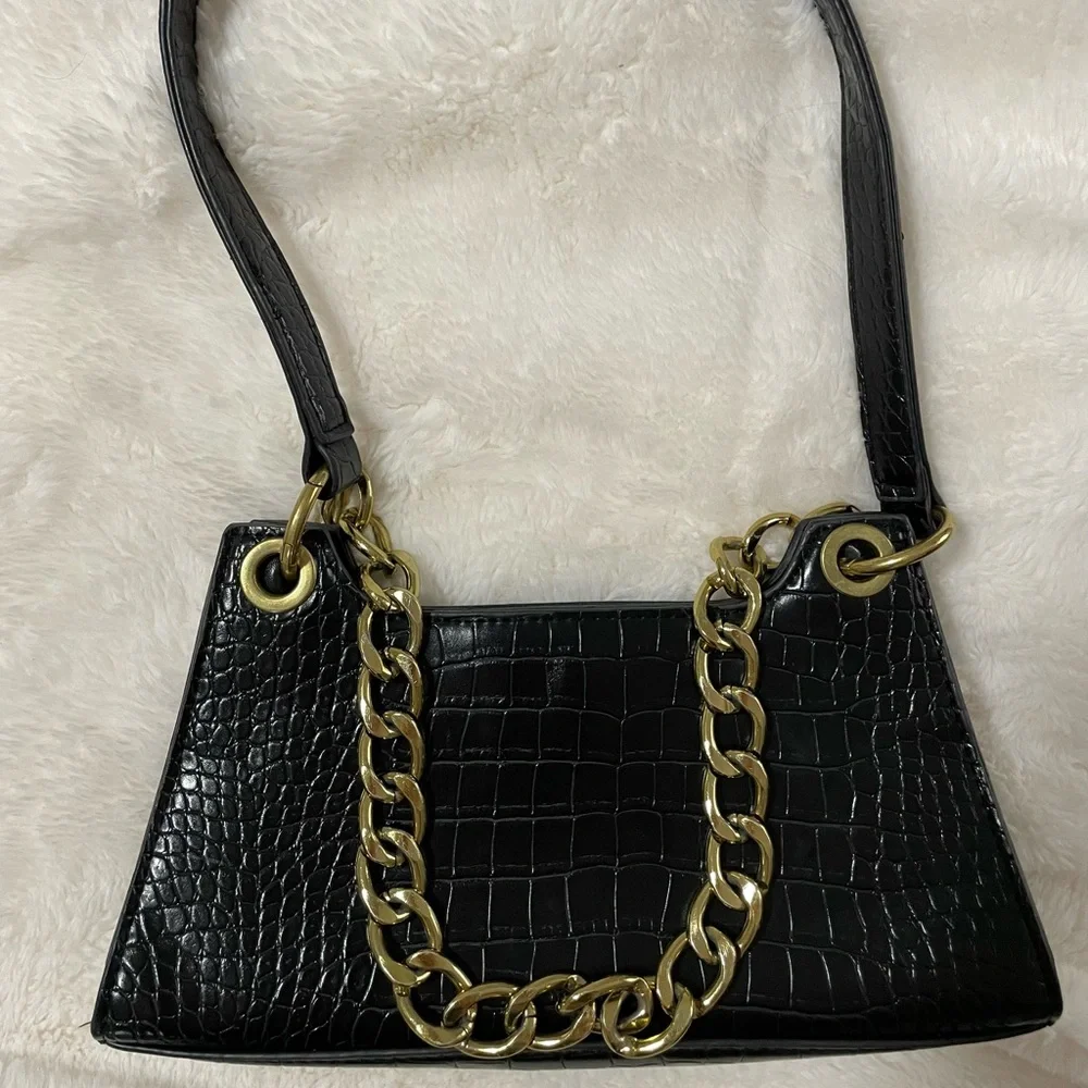 NWOT Amazon Crocodile Black & Gold Chain Shoulder Bag - Picture 5 of 8